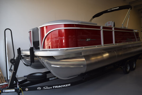 Sun Tracker Party Barge 22 RF DLX XP3 - 2026