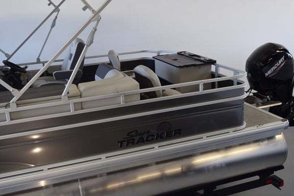 Sun Tracker Fishin' Barge 22 DLX - 2026