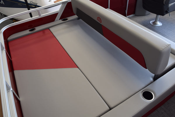 Sun Tracker Party Barge 22 RF DLX - 2026