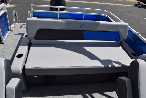 Sun Tracker Party Barge 22 RF DLX XP3 - 2026