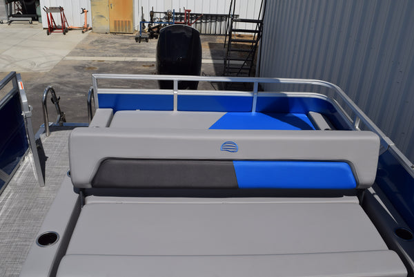 Sun Tracker Party Barge 22 RF DLX - 2026